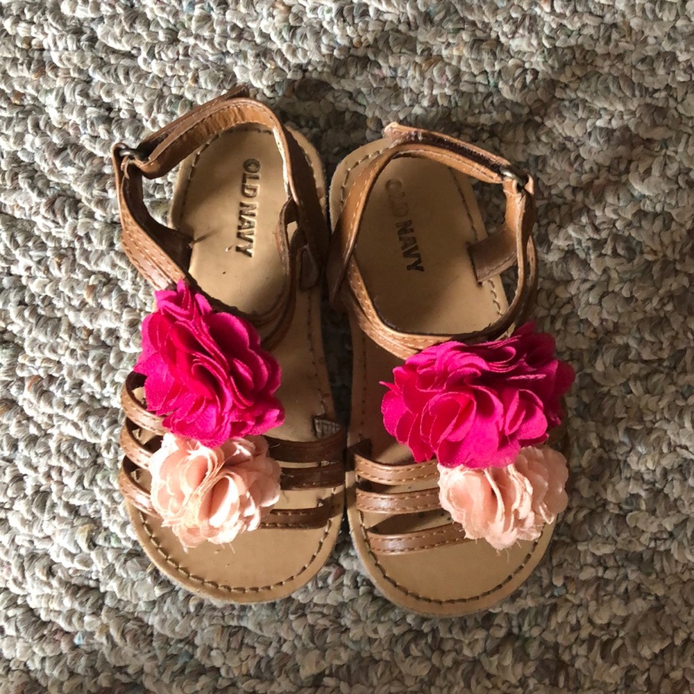Old navy size 7 toddler sandals